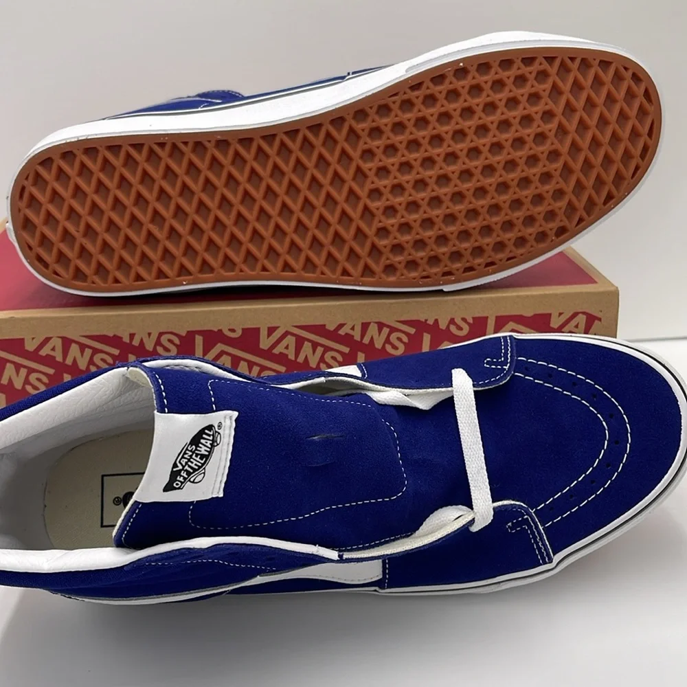 Vans Men’s Sk8-Hi Color Theory Beacon Blue
VN000D5IBYM
Sneakers - Picture 3 of 16